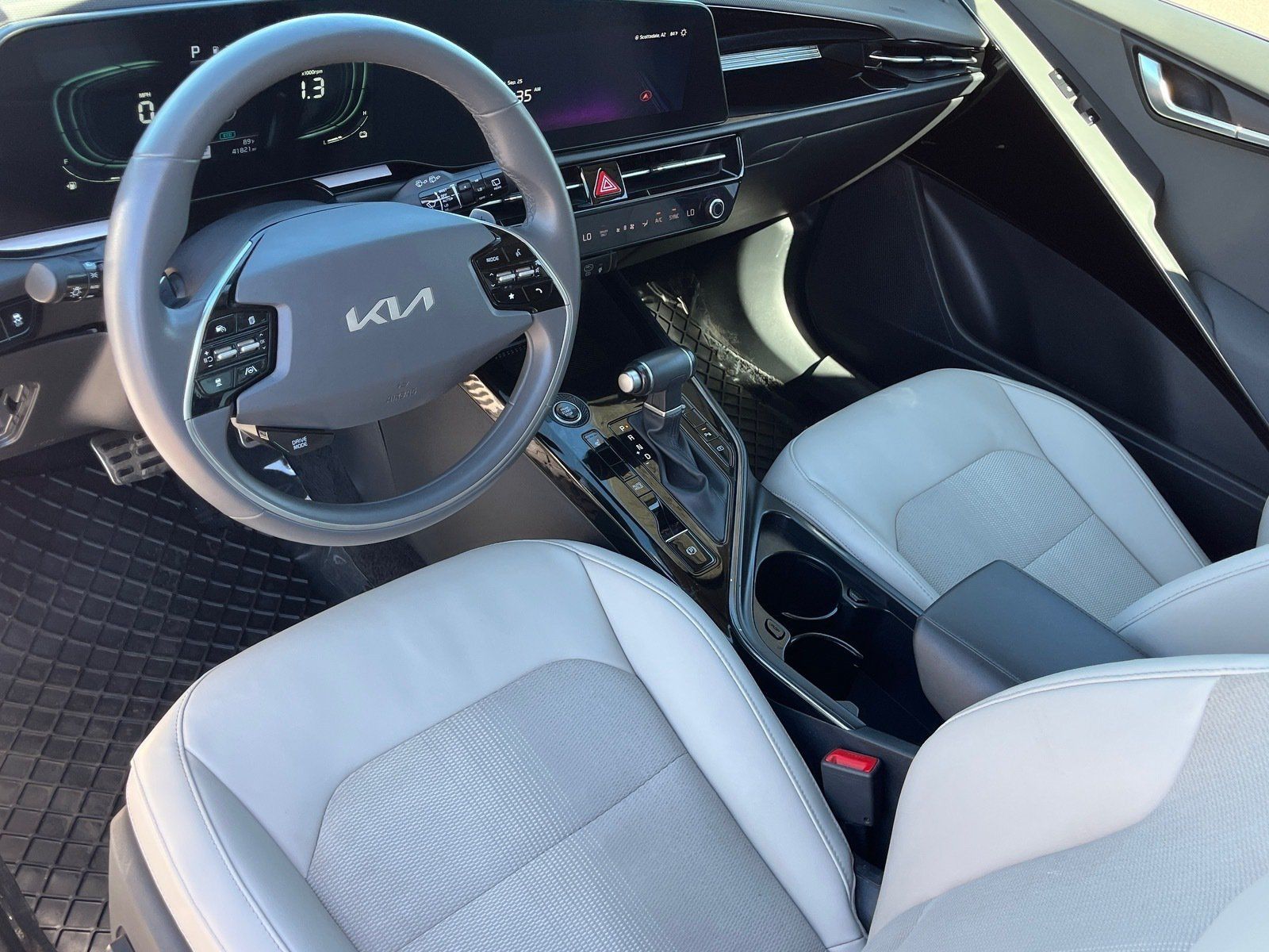 Used 2024 Kia Niro EX Touring FWD image 16