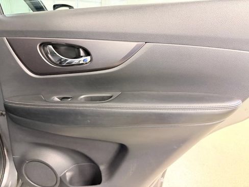 Used 2016 Nissan Rogue SV FWD image 29