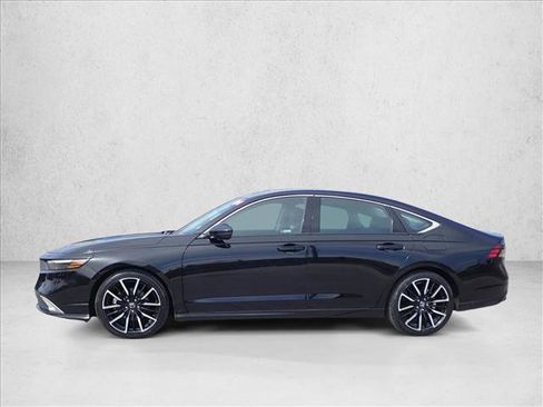 Used 2024 Honda Accord Touring image 2