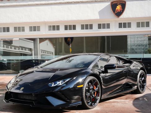 Used 2024 Lamborghini Huracan Tecnica image 12