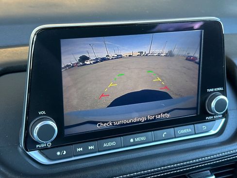 Used 2025 Nissan Rogue SV AWD/4WD image 19