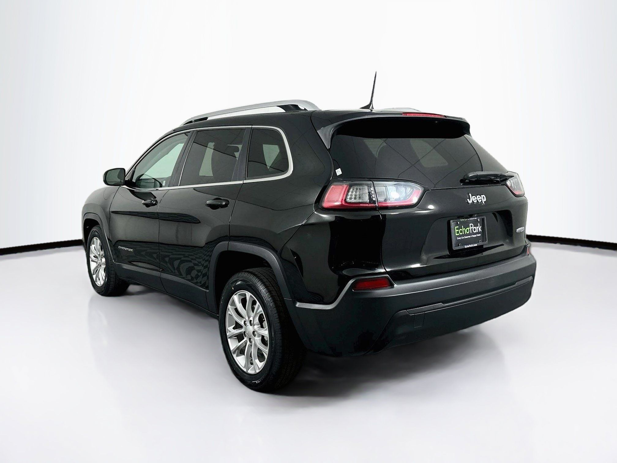 Used 2019 Jeep Cherokee Latitude w/ Popular Appearance Group FWD image 5