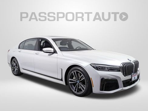 Used 2022 BMW 750i xDrive w/ M Sport Package AWD/4WD image 11