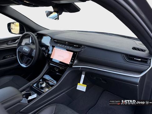 New 2026 Jeep Grand Cherokee Altitude image 16
