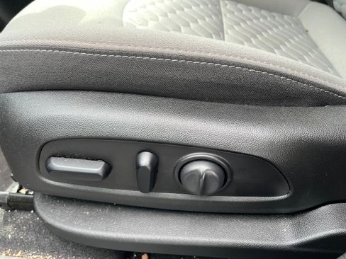 Used 2020 Chevrolet Equinox LS w/ LS Convenience Package FWD image 9