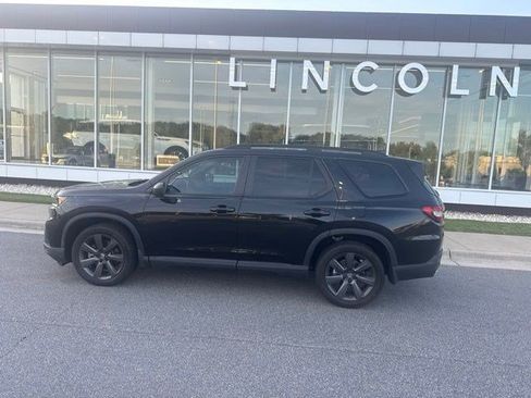 Used 2025 Honda Pilot Sport image 9