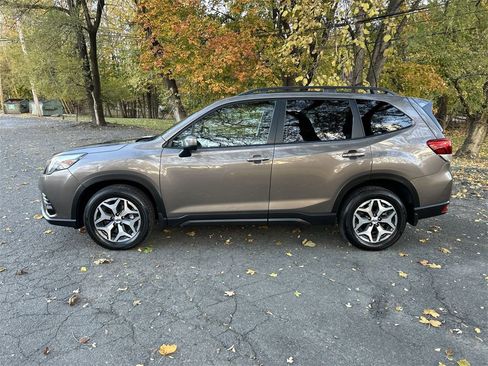 Certified 2023 Subaru Forester Premium image 5