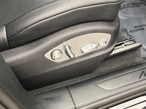 Used 2025 Porsche Macan image 39