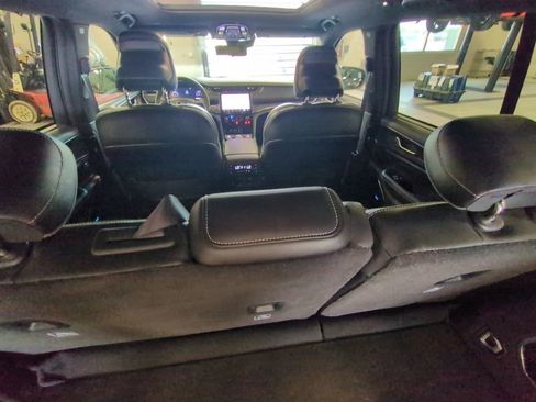 Used 2022 Jeep Grand Cherokee Overland w/ Luxury Tech Group IV image 36