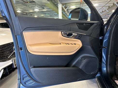 Certified 2024 Volvo XC90 B6 Ultimate w/ Protection Package image 9