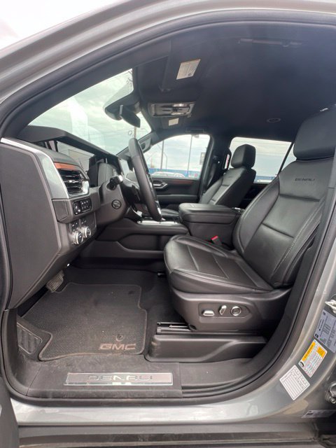 Used 2025 GMC Yukon XL Denali AWD/4WD image 23