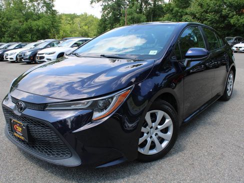 Used 2021 Toyota Corolla LE FWD image 1