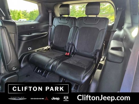 Used 2024 Jeep Grand Cherokee L Altitude AWD/4WD image 14