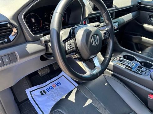 Used 2023 Honda Pilot Touring image 13