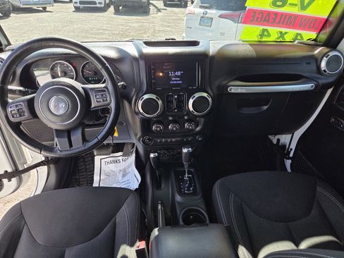 Used 2016 Jeep Wrangler Unlimited Rubicon w/ Connectivity Group image 12
