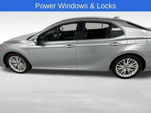 Used 2019 Toyota Camry L image 6