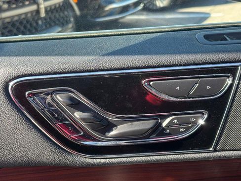 Used 2022 Lincoln Navigator Reserve image 16