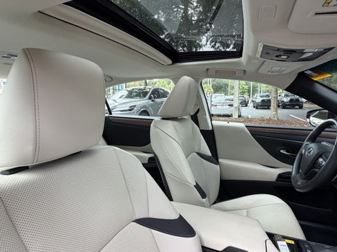 Used 2025 Lexus ES 300h w/ Premium Package FWD image 38