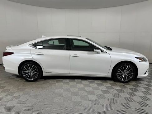 Used 2022 Lexus ES 300h w/ Premium Package image 9