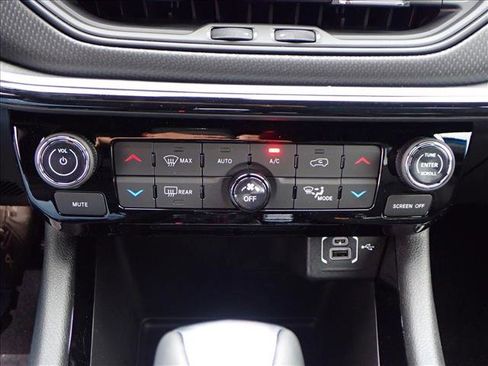 New 2026 Jeep Compass Trailhawk w/ Sun, Sound & Navigation Group image 21