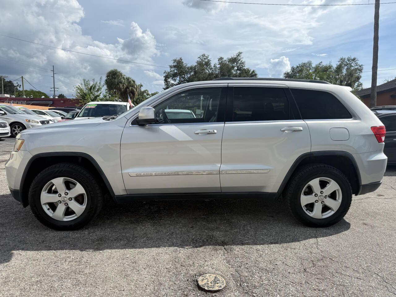 Used 2013 Jeep Grand Cherokee Laredo AWD/4WD image 4