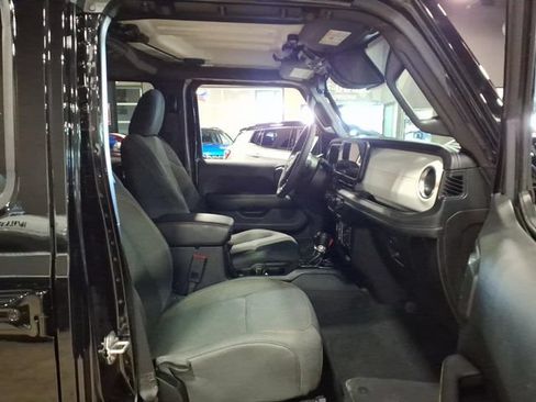 Used 2026 Jeep Wrangler Unlimited Sahara AWD/4WD image 21