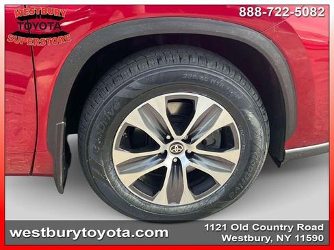 Used 2023 Toyota Highlander XLE AWD/4WD image 14