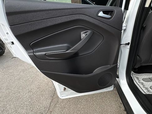 Used 2018 Ford Escape SE w/ Ford Safe & Smart Package FWD image 15