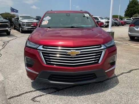 Used 2023 Chevrolet Traverse Premier w/ LPO, Cargo Package FWD image 2