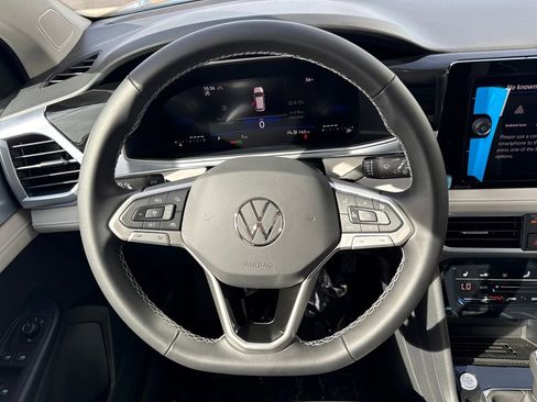New 2026 Volkswagen Taos SE image 22