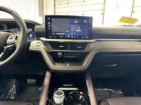 Certified 2025 Ford Explorer Platinum AWD/4WD image 24