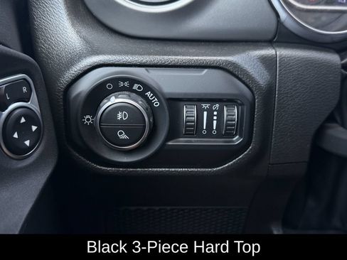 Used 2022 Jeep Gladiator Sport AWD/4WD image 28