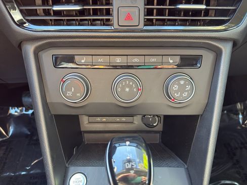 Used 2022 Volkswagen Taos SE w/ Driver Assistance Package image 21