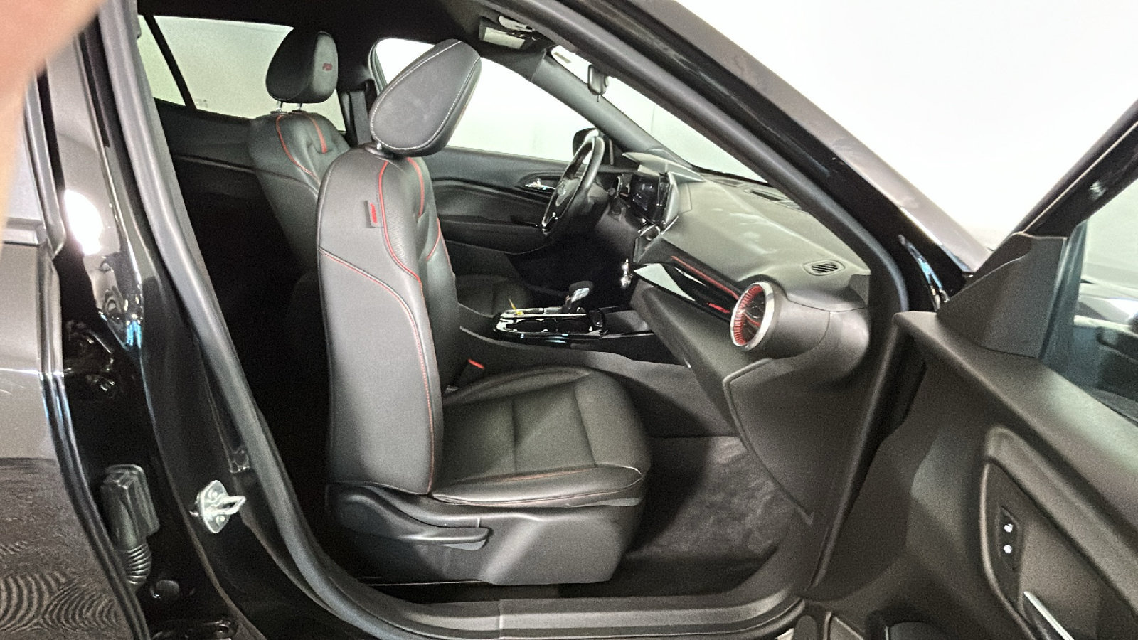Used 2025 Chevrolet Trax RS w/ Driver Confidence Package FWD image 36