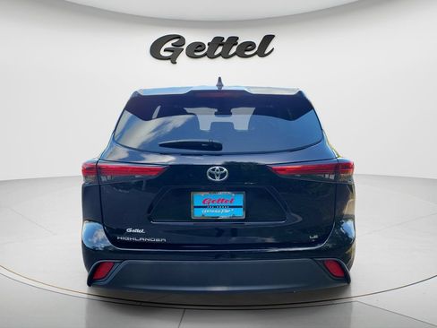 Certified 2023 Toyota Highlander LE FWD image 6