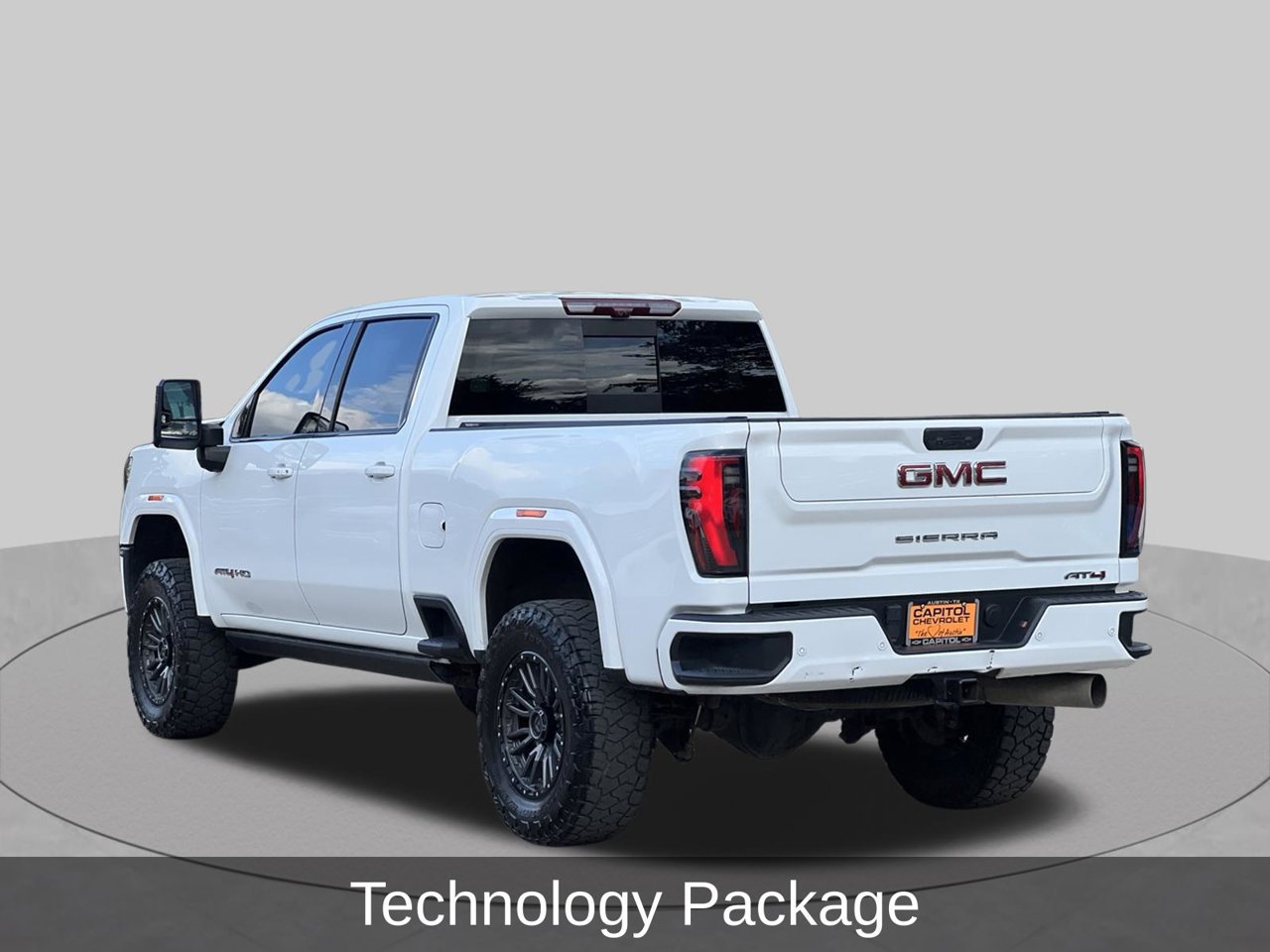 Used 2024 GMC Sierra 2500 AT4 w/ AT4 Premium Plus Package AWD/4WD image 3