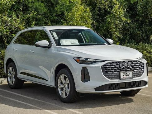 New 2025 Audi Q5 Premium w/ Convenience Package image 3