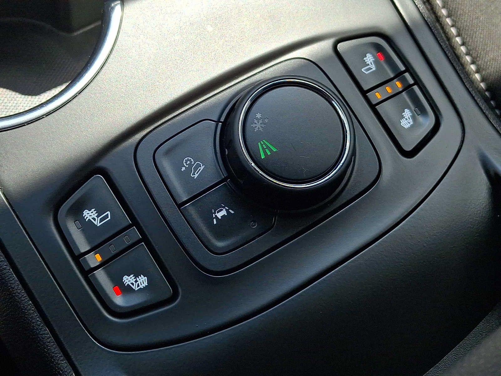 Used 2023 GMC Terrain SLE w/ Driver Convenience Package FWD image 17