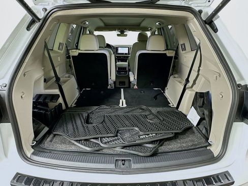 Used 2024 Volkswagen Atlas SEL Premium R-Line image 27