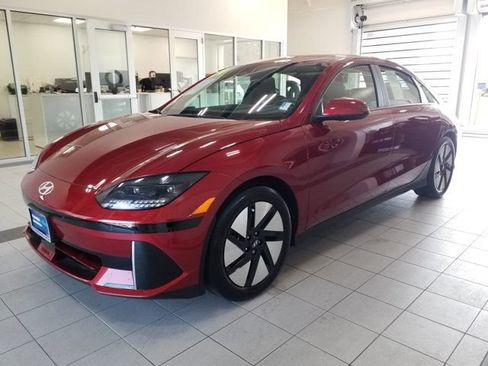 Used 2024 Hyundai Ioniq 6 SE RWD image 2