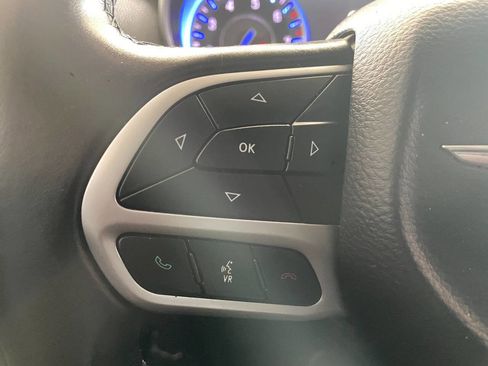 Used 2018 Chrysler 300 Touring image 37