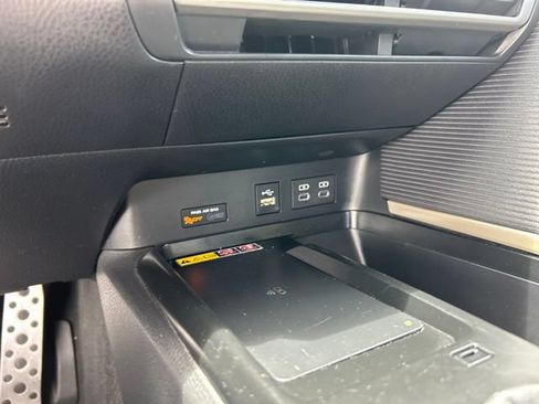 Used 2025 Toyota Camry SE FWD image 23