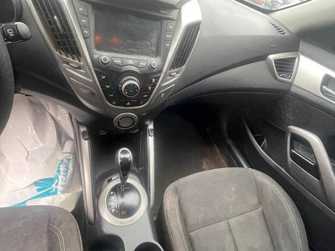 Used 2014 Hyundai Veloster FWD image 12