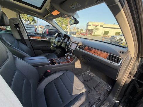 Used 2012 Volkswagen Touareg Hybrid image 66