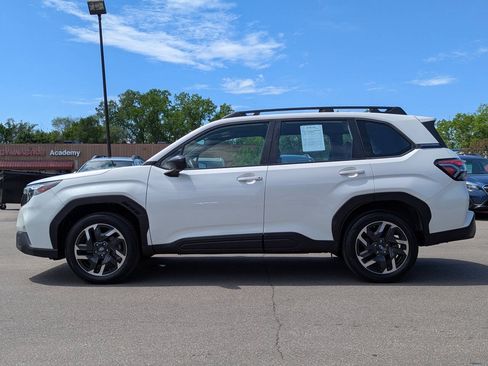 Used 2025 Subaru Forester AWD/4WD image 8