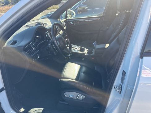 Used 2024 Porsche Macan image 5
