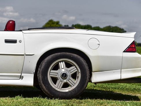 Used 1991 Chevrolet Camaro Z28 RWD image 5