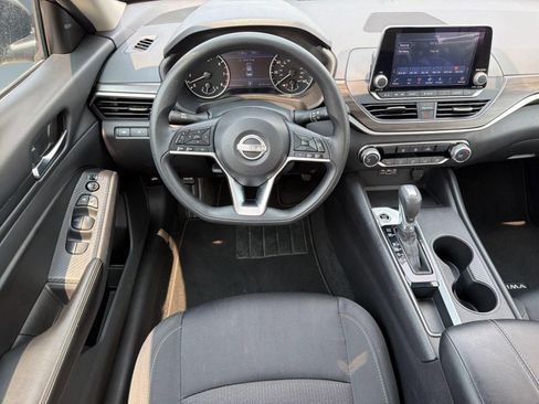 Used 2025 Nissan Altima 2.5 SV FWD image 26