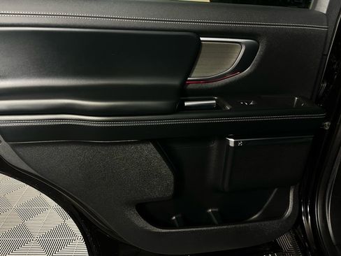 Used 2025 Ford Expedition Platinum image 27