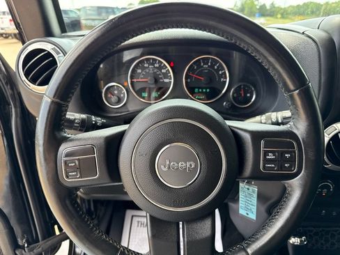 Used 2016 Jeep Wrangler Unlimited Sahara AWD/4WD image 8
